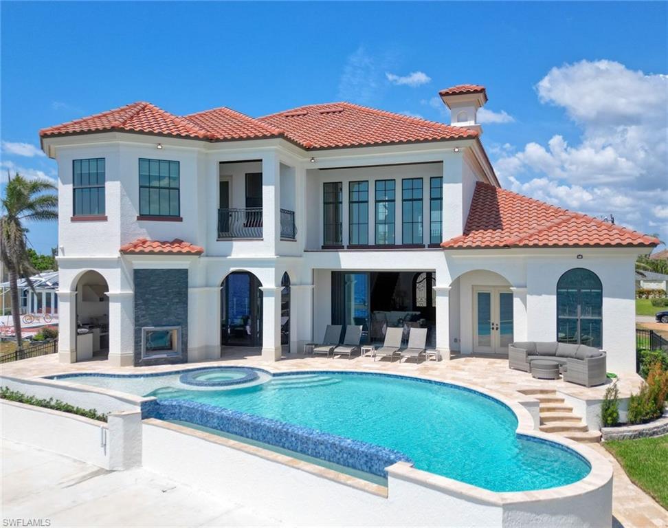 YACHT CLUB - Residential