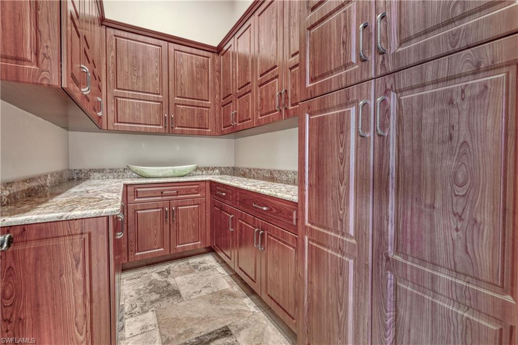 YACHT CLUB - Residential