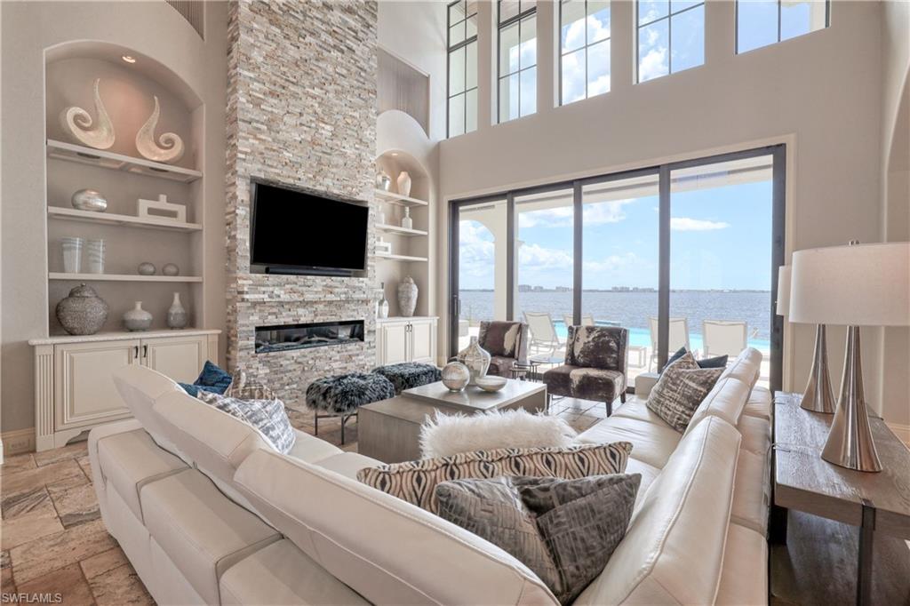 YACHT CLUB - Residential