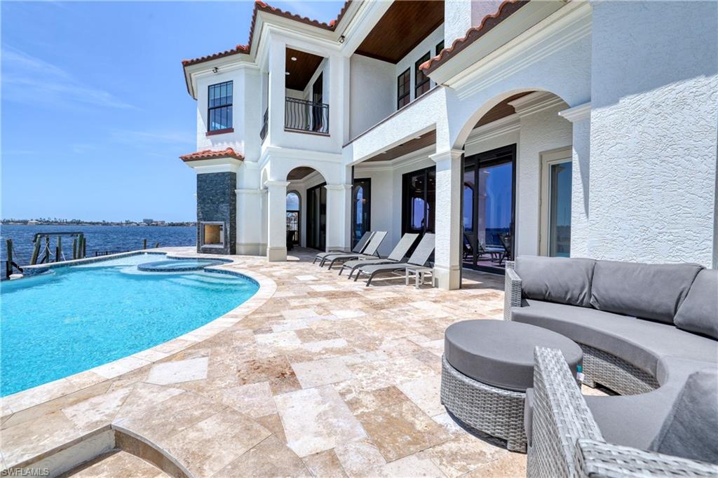 YACHT CLUB - Residential