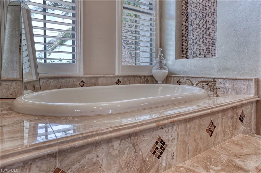 YACHT CLUB - Residential