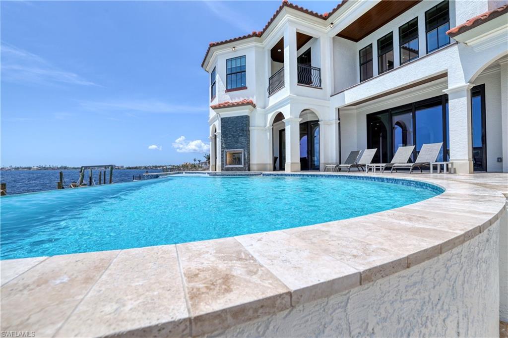 YACHT CLUB - Residential