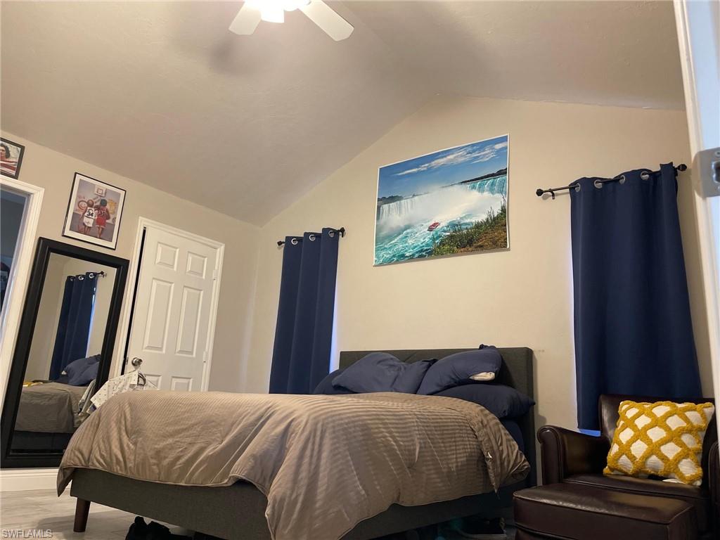 SAN CARLOS PARK - Residential