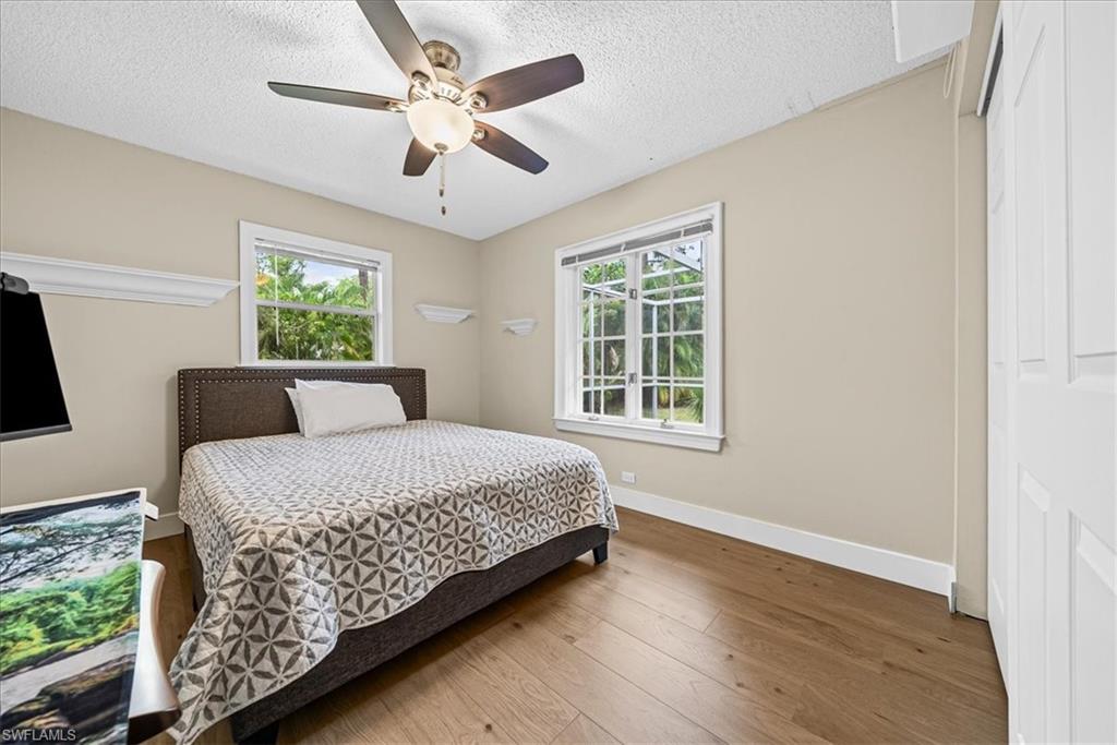 SAN CARLOS PARK - Residential