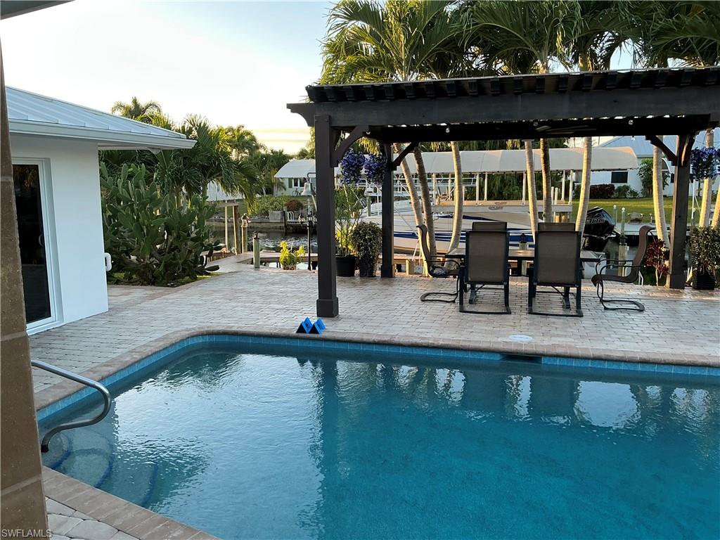 TOWN AND RIVER - Residential