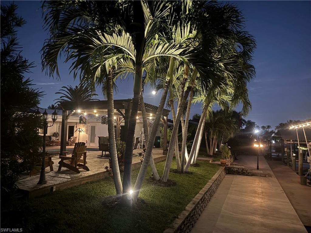 TOWN AND RIVER - Residential