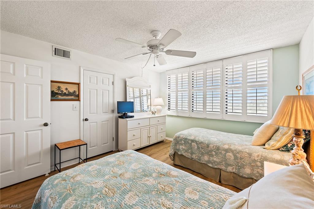 THE PALMS OF BAY BEACH - Residential