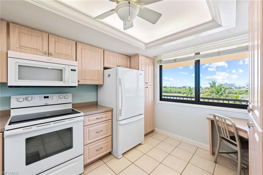 THE PALMS OF BAY BEACH - Residential