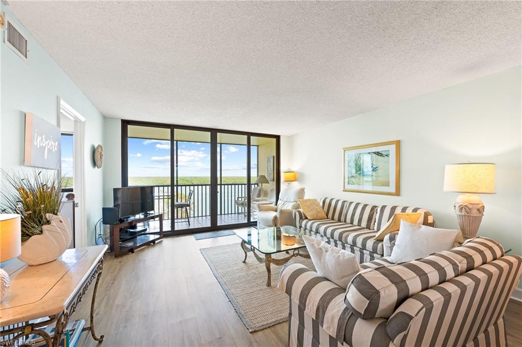 THE PALMS OF BAY BEACH - Residential