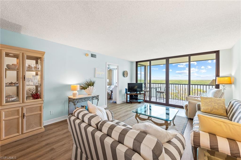 THE PALMS OF BAY BEACH - Residential