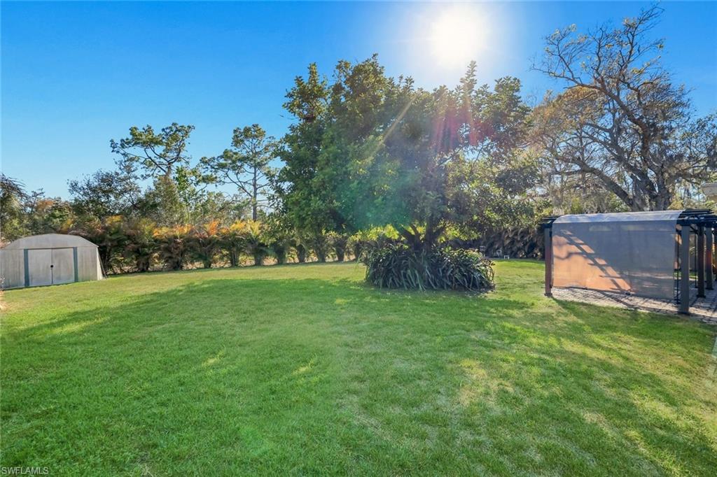 COLONIAL PINES - Residential