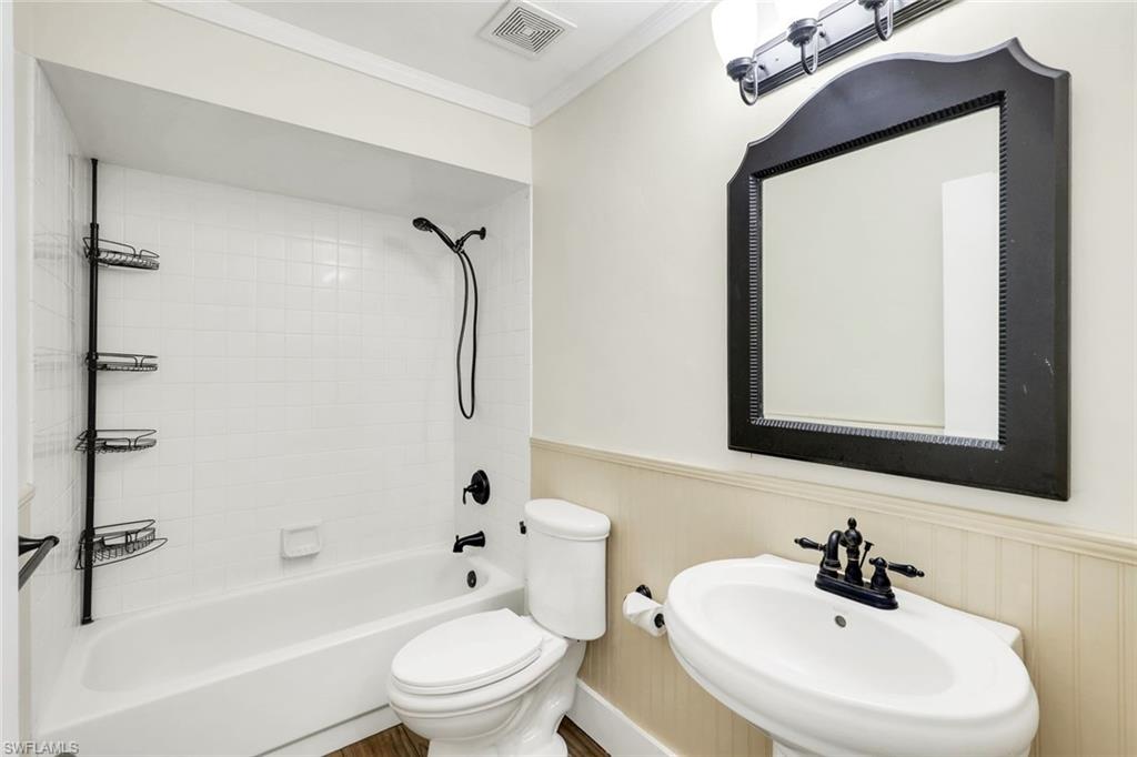 COLONIAL PINES - Residential