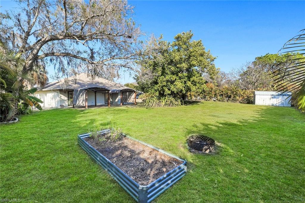 COLONIAL PINES - Residential