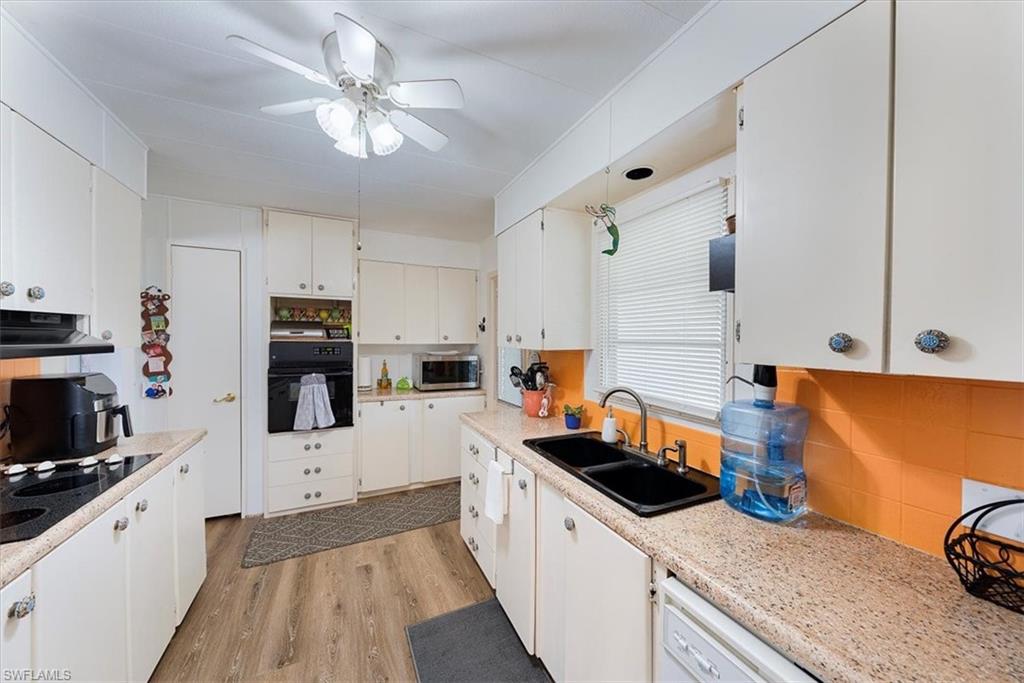 RIVIERA COLONY - Residential