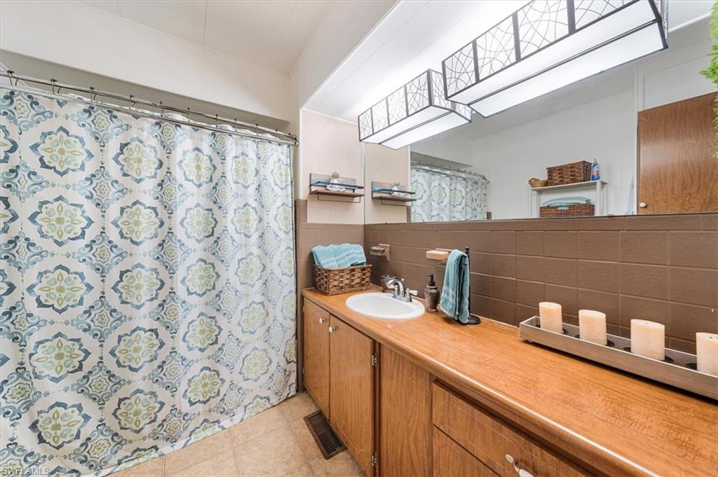 RIVIERA COLONY - Residential