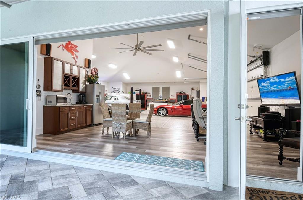 MARCO BEACH - Residential