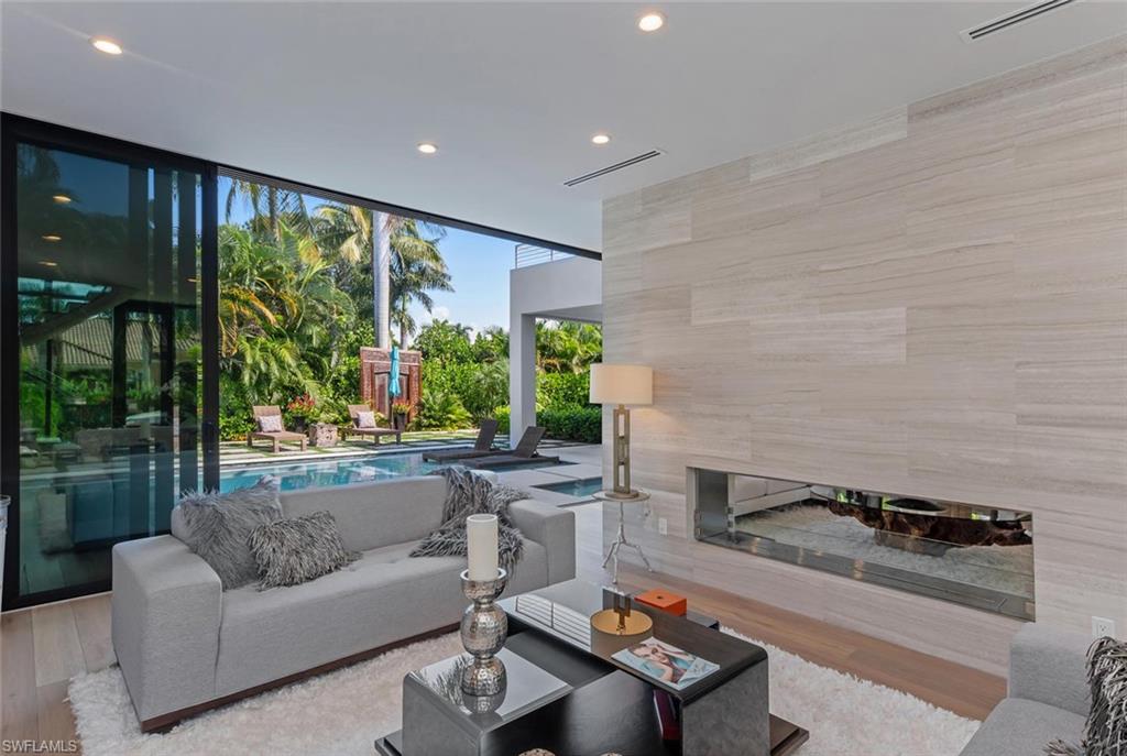 PARK SHORE - Residential