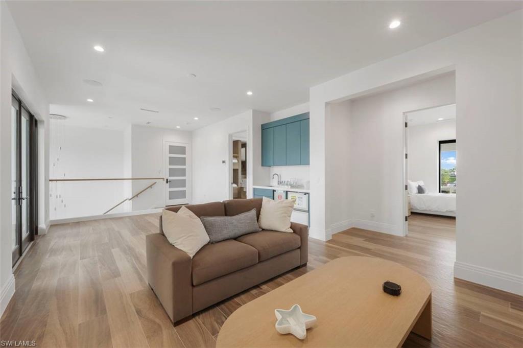 MARCO BEACH - Residential