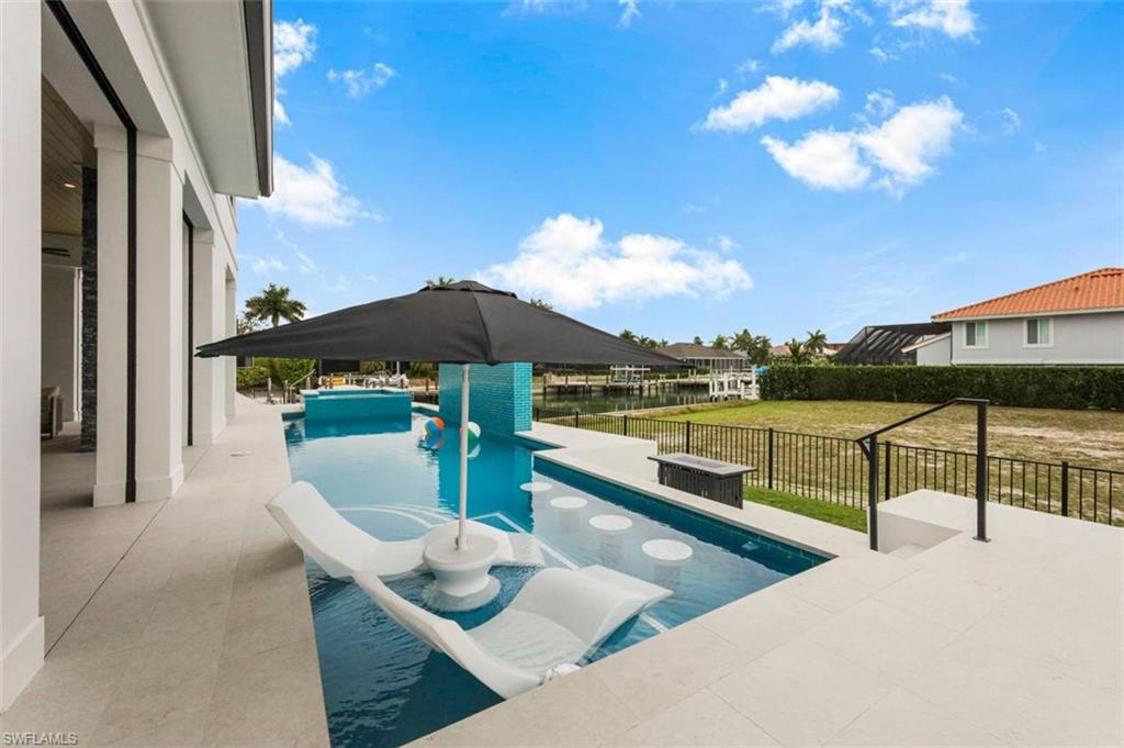 MARCO BEACH - Residential