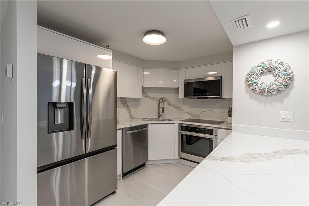 VANDERBILT TOWERS - Residential Lease