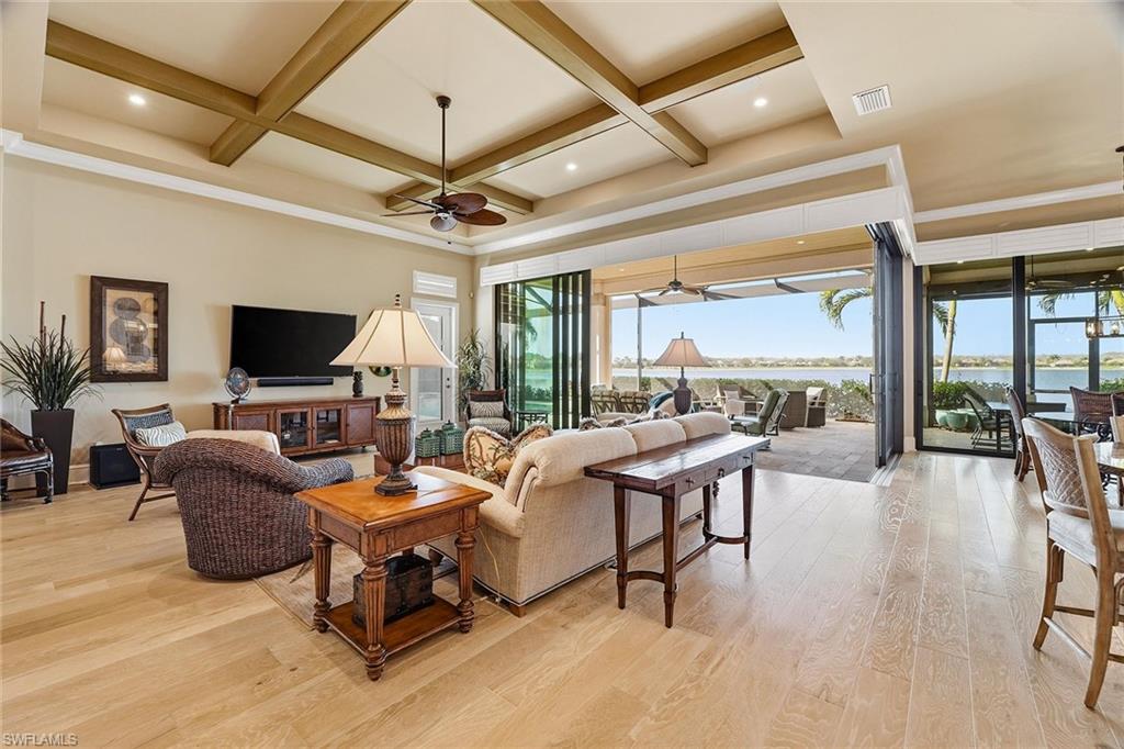 TWIN EAGLES - Residential