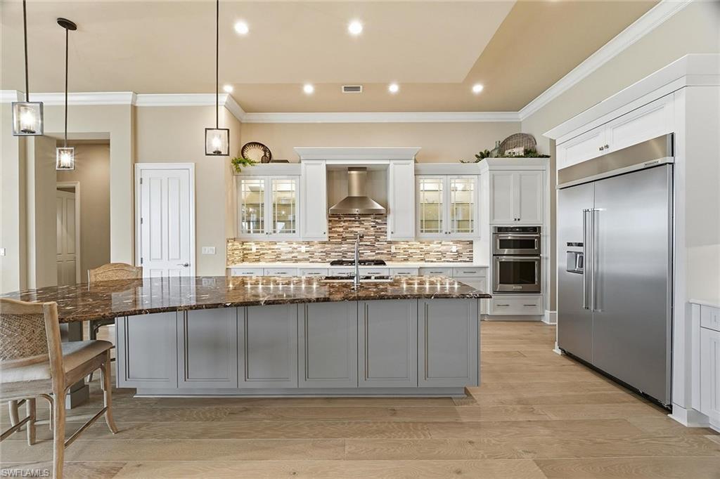 TWIN EAGLES - Residential