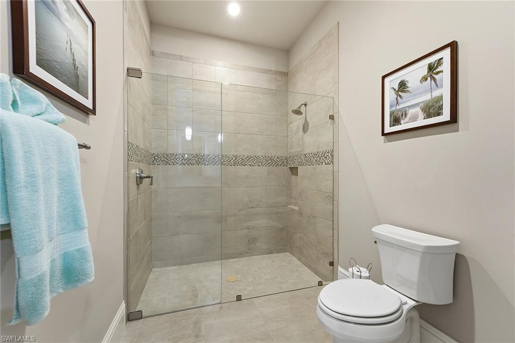 TWIN EAGLES - Residential