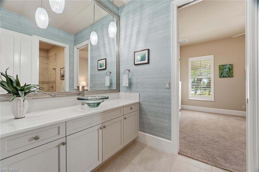 TWIN EAGLES - Residential