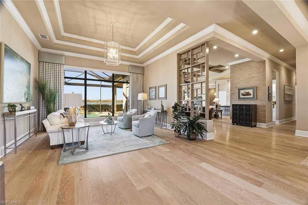 TWIN EAGLES - Residential