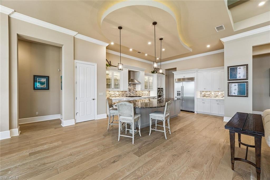 TWIN EAGLES - Residential