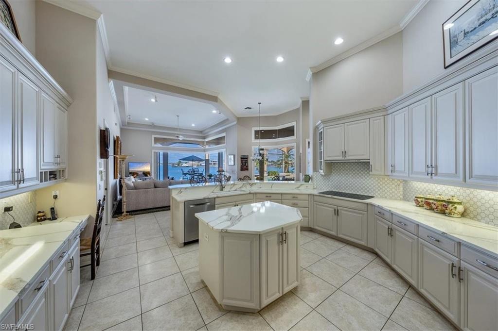 MARCO BEACH - Residential