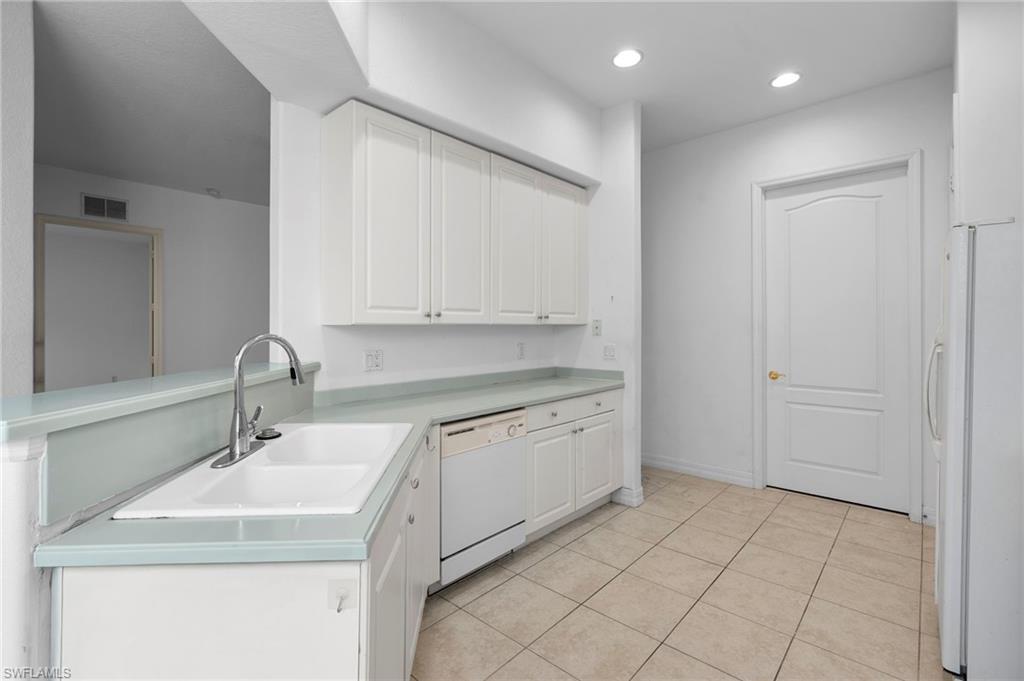 JONATHANS BAY - Residential Lease