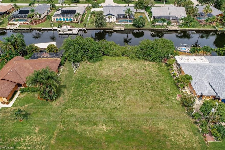 TRIPLE LOT GULF ACCESS. Rare find in this SW area of Cape Coral. ASSEMENTS PAID Boating time to the open water approximately 35 minutes and no locks. Minimum bridge height 9' plus. Located in a well maintained neighborhood that is close to the Cape's downtown area shopping and waterfront restaurants.