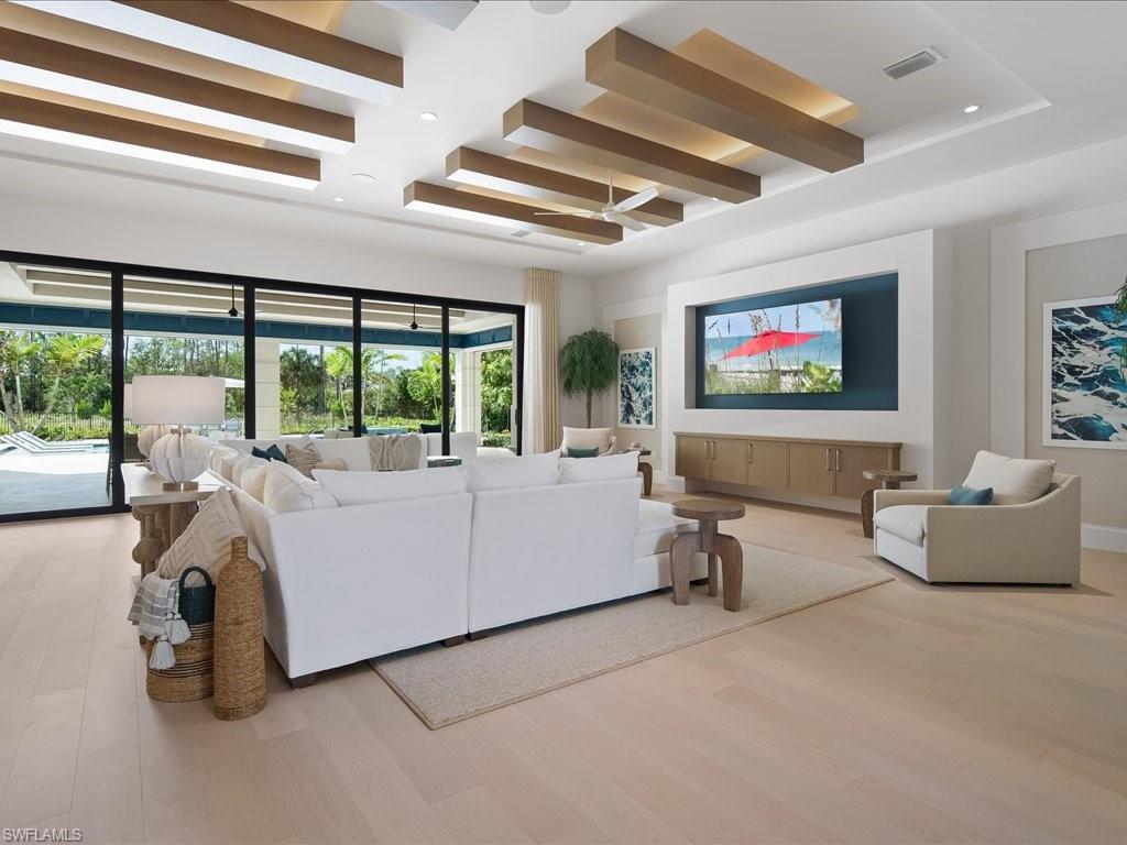 LIVINGSTON WOODS - Residential