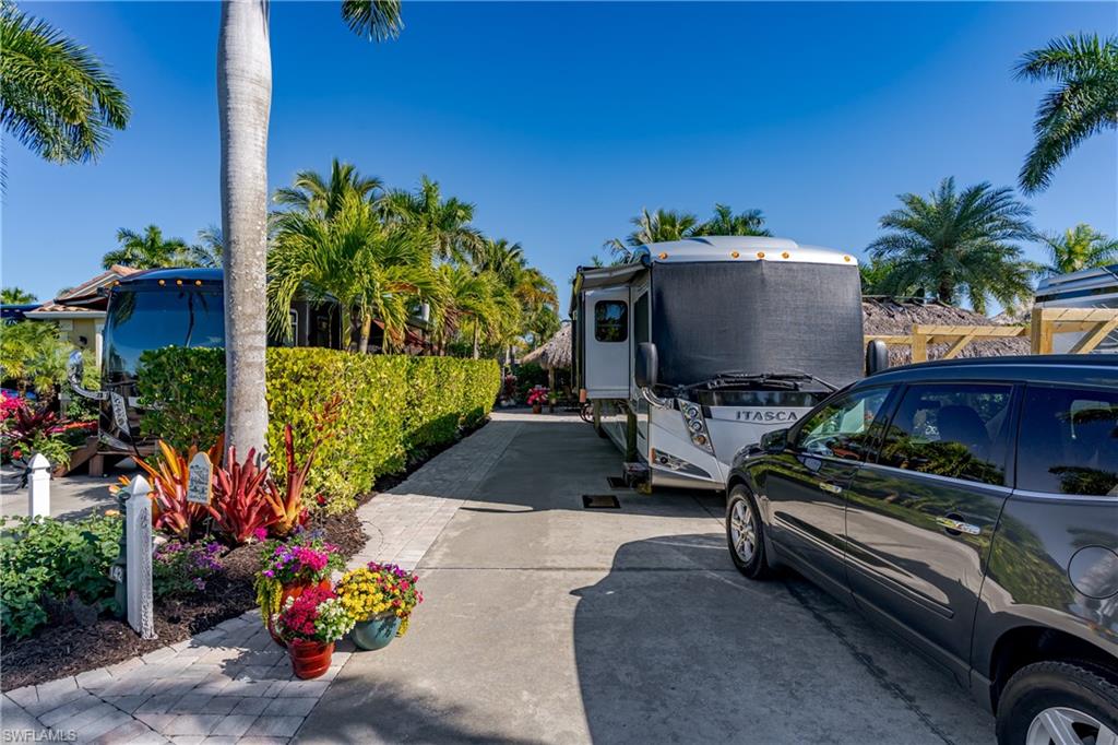 NAPLES MOTORCOACH RESORT - Land