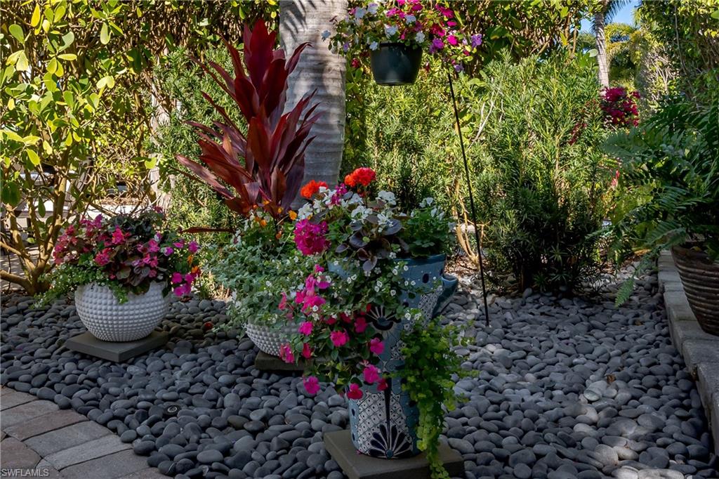 NAPLES MOTORCOACH RESORT - Land