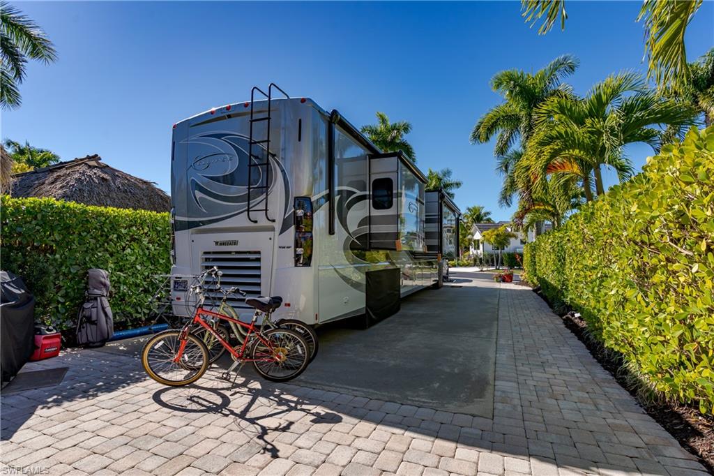 NAPLES MOTORCOACH RESORT - Land