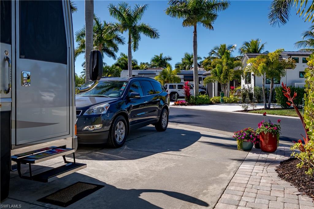 NAPLES MOTORCOACH RESORT - Land