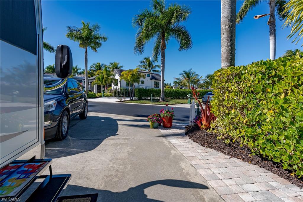 NAPLES MOTORCOACH RESORT - Land