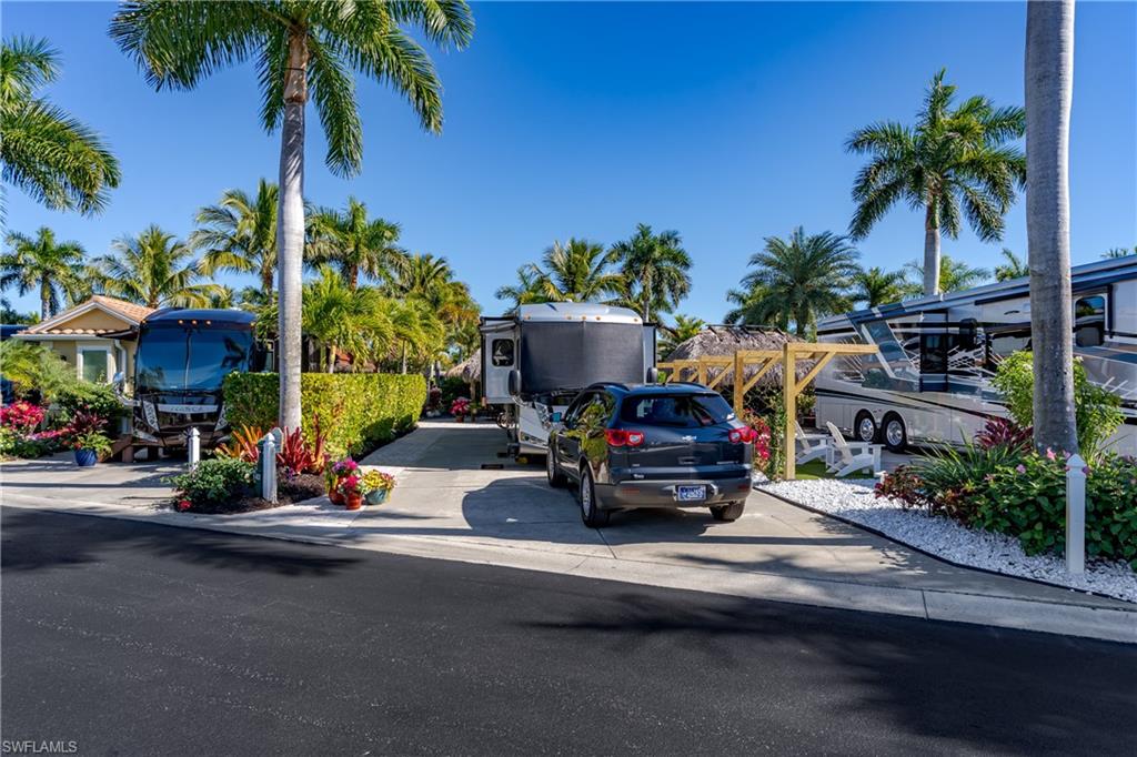 NAPLES MOTORCOACH RESORT - Land