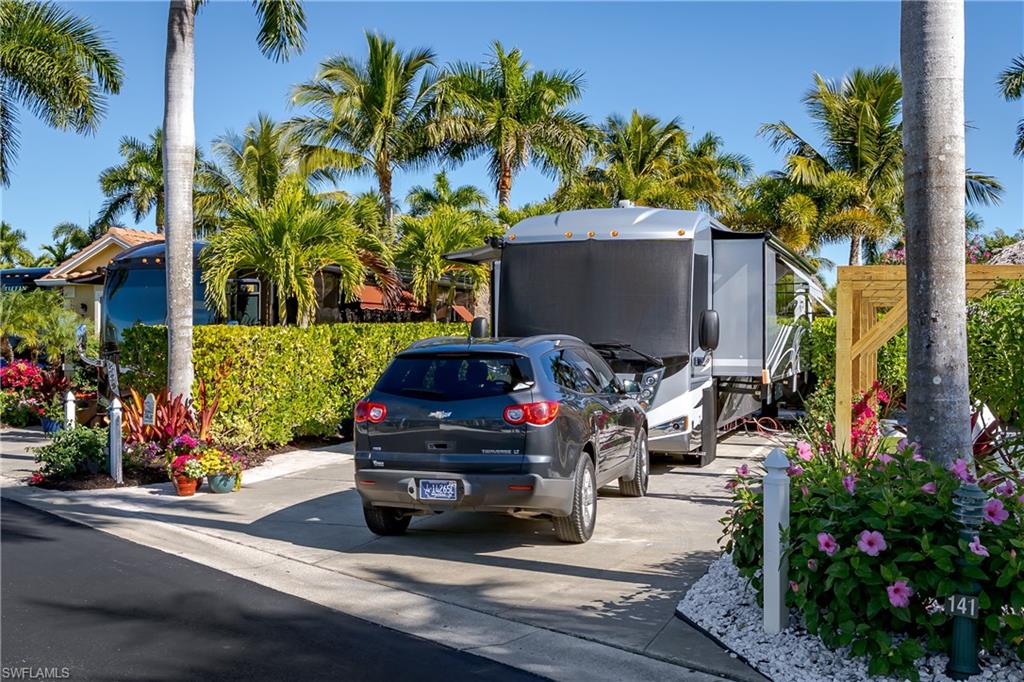 NAPLES MOTORCOACH RESORT - Land