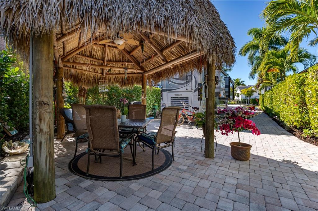 NAPLES MOTORCOACH RESORT - Land