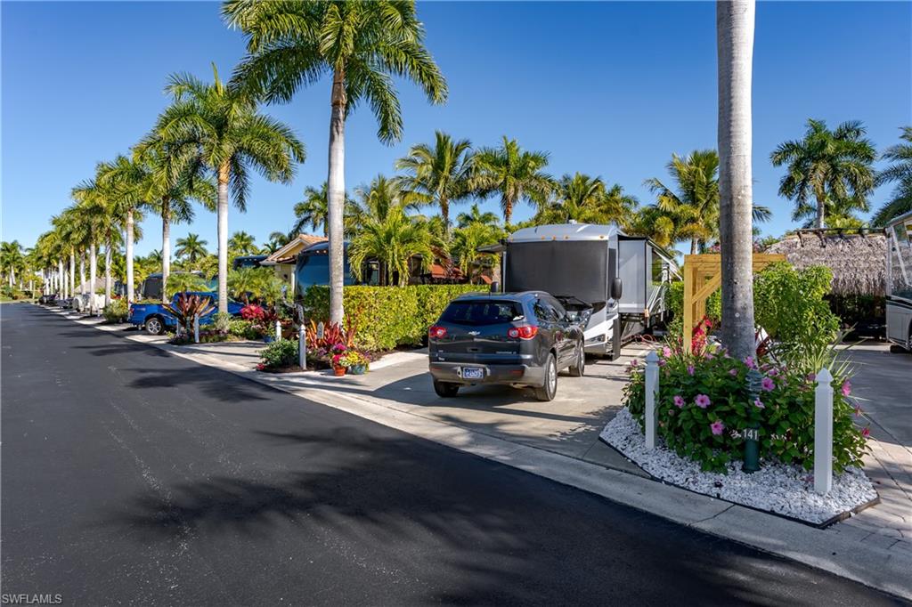 NAPLES MOTORCOACH RESORT - Land