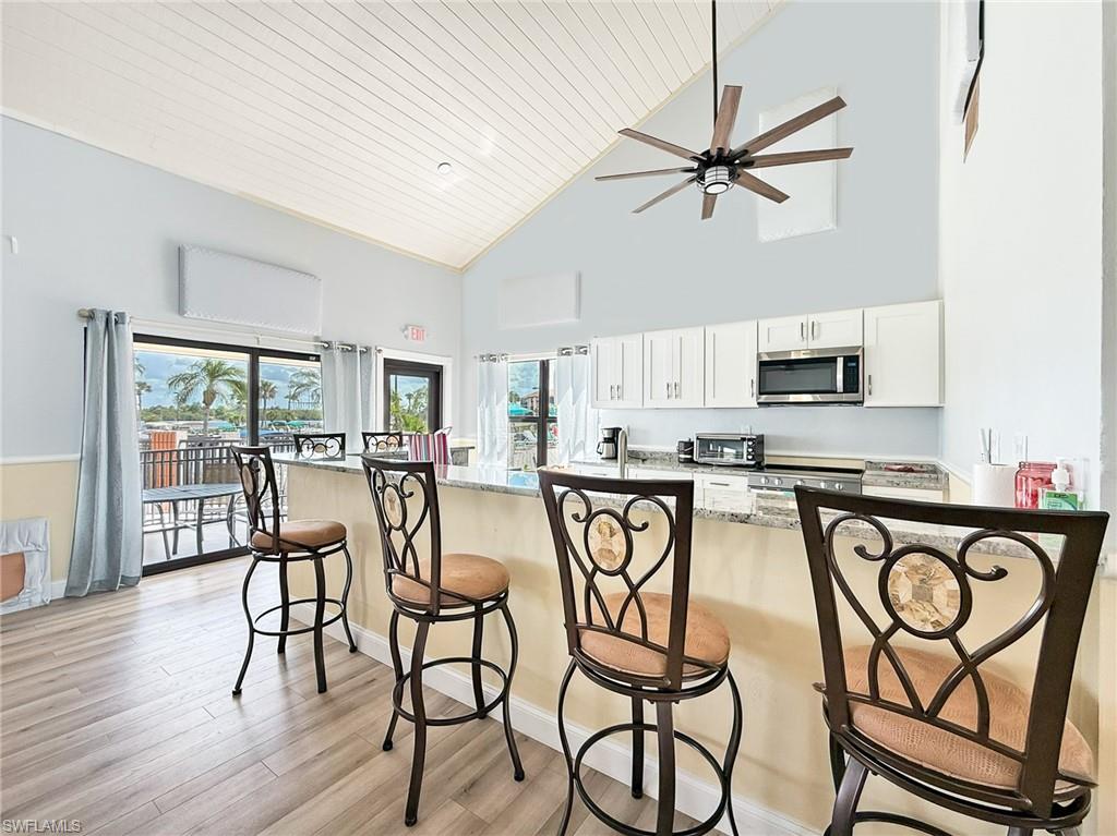 BAY POINTE YACHT & RACQUET CLUB - Residential