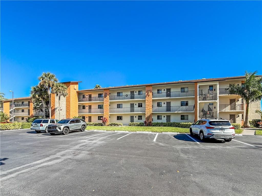 BAY POINTE YACHT & RACQUET CLUB - Residential