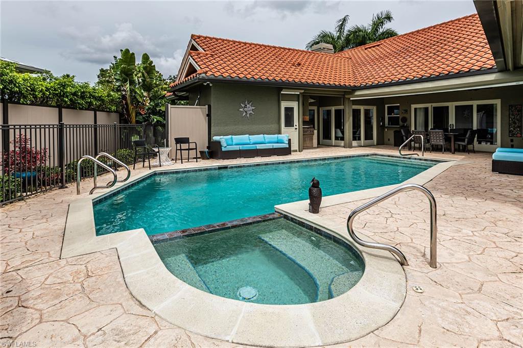 PORT OF THE ISLANDS - Residential