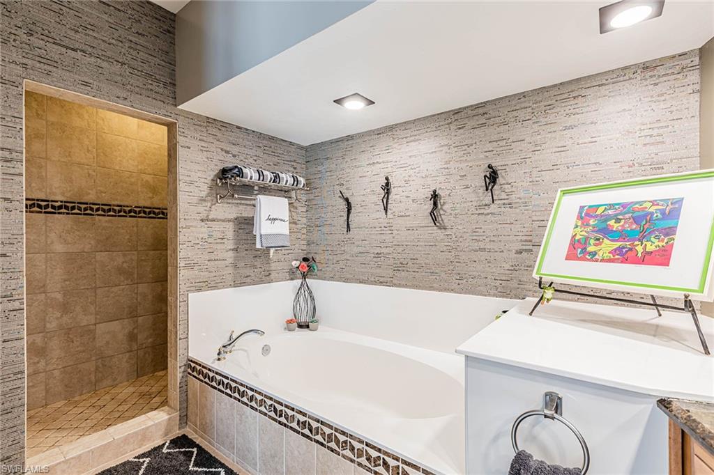 PORT OF THE ISLANDS - Residential