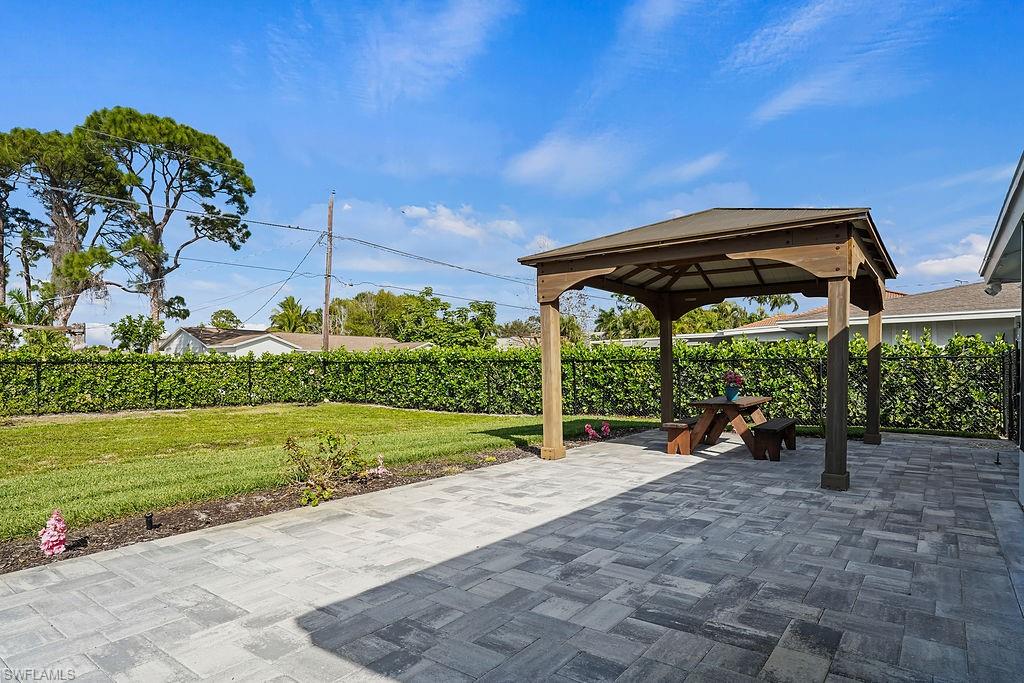 NAPLES PARK - Residential