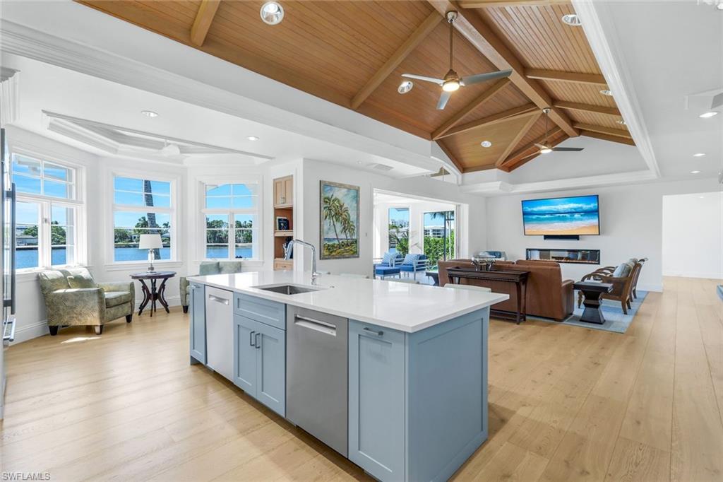 MOORINGS - Residential