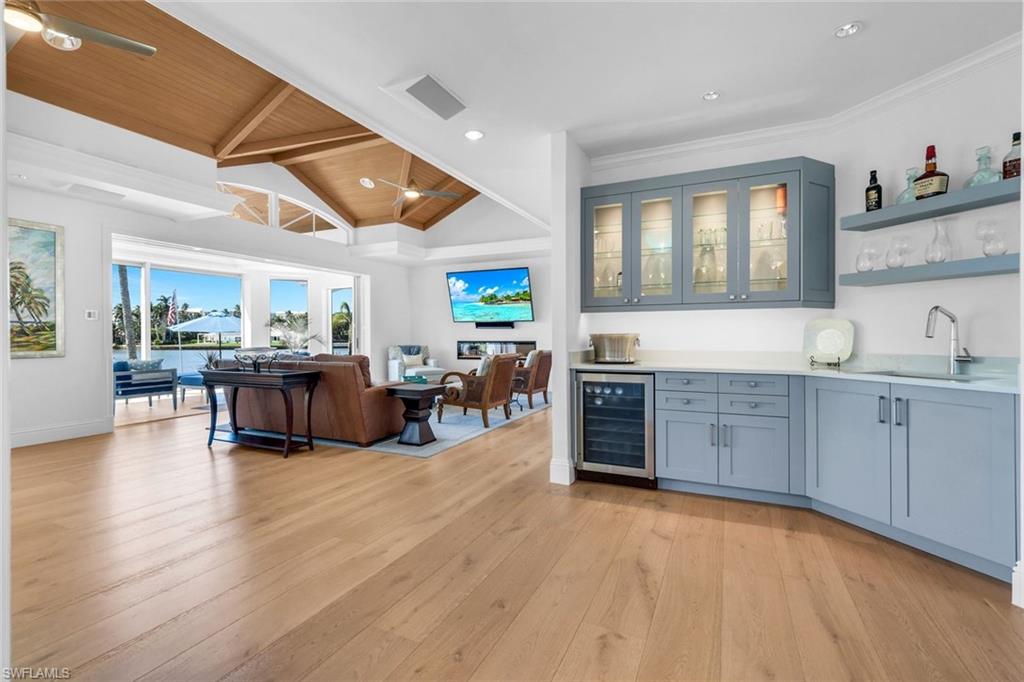 MOORINGS - Residential